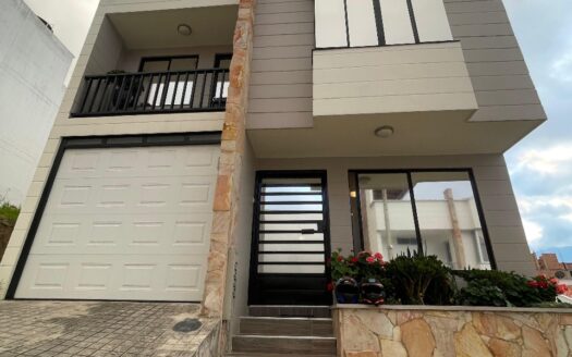 Imponente Casa de 3 Niveles con Terraza, Gimnasio y Lujo en Cada Rincón ✨🔑